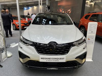 Front view of Renault Megane Conquest with hybrid badge