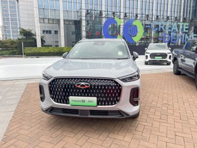 Front view with large hexagonal grille and LED headlamps