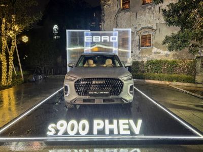 Front view with illuminated grille and distinctive LED lighting design