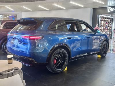 Rear view and black alloy wheels with red brake calipers of a modern SUV