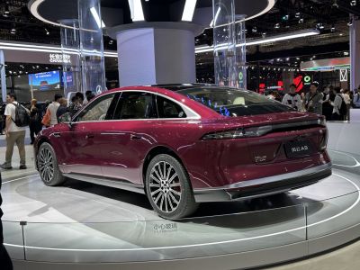 Sleek rear side profile with full-width LED tail light