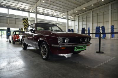 Vintage coupe with dual circular headlights and chromed bumper