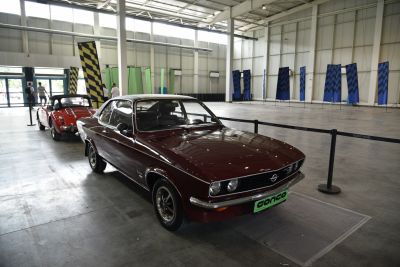 Classic coupe with dual round headlights and sleek front design