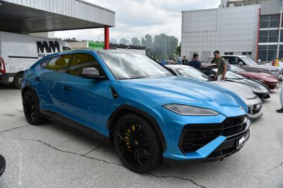 Blue SUV with aggressive front, black wheels, yellow brake calipers.