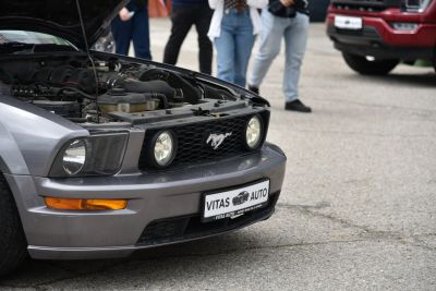Open hood and front grill with Mustang emblem and round fog lights