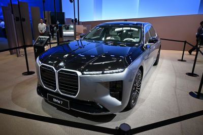 2027 BMW 7 Series (G70 LCI, facelift 2026)