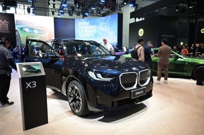 Large kidney grille and sharp LED headlights on an SUV front view