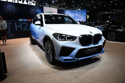 Front view of SUV with LED headlights and prominent kidney grille