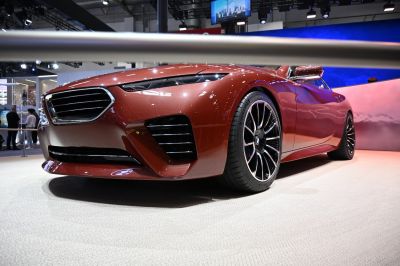 Sleek front grille and sporty wheel rims with low-profile tires