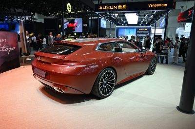 Rear aerodynamic design with large alloy wheels