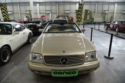 Front view of a classic convertible with iconic grille and headlights.