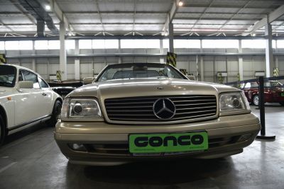 Front grille and headlights of 1995 facelift classic roadster