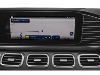 In-car navigation system with digital map and multimedia interface