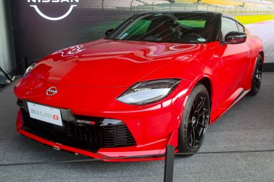 Red Nissan Z RZ34 Nismo front view with black wheels and headlights