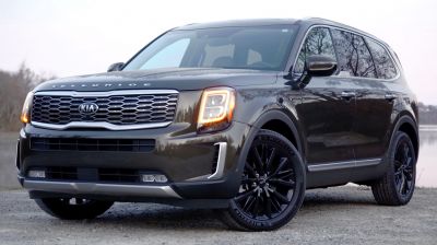 SUV front grille with LED headlights and black wheels