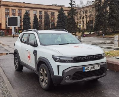 White SUV with black grille and Red Cross decals