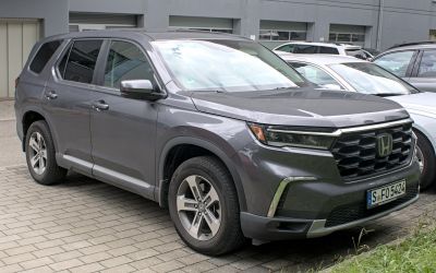 Front 3/4 view of mid-size SUV with bold grille and angular headlights.
