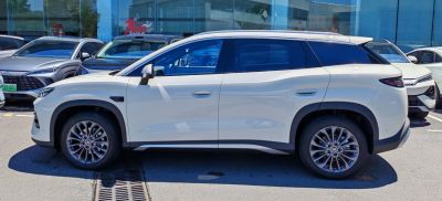 Sleek SUV side profile with alloy wheels and aerodynamic lines
