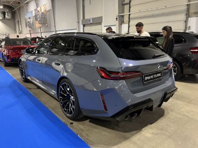 Sleek rear and side view with quad exhausts and sporty roof spoiler