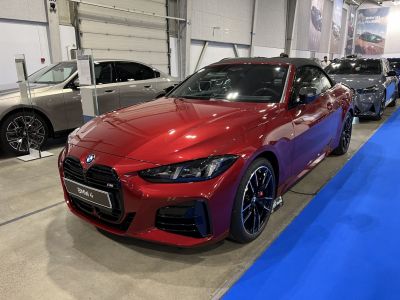 Black kidney grille and sporty alloy wheels on convertible