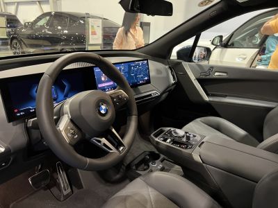 Digital dashboard, dual widescreens, multifunction steering wheel, leather seats interior