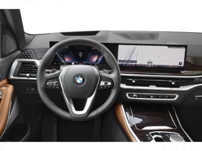 Steering wheel, digital instrument cluster, and widescreen infotainment display