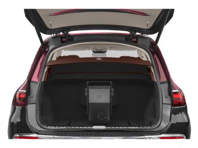 Spacious rear trunk with cargo cover and central storage compartment