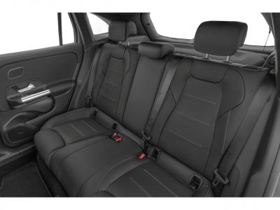 Rear black leather seats with ISOFIX anchors and headrests