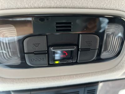 Overhead console with SOS emergency button and dual reading lights