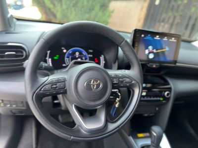Multifunction steering wheel with digital instrument cluster and center display