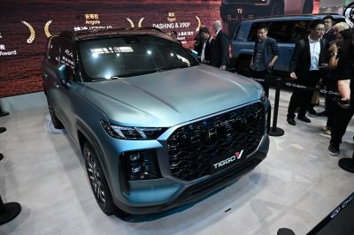 SUV with large hexagonal grille and slim LED headlights