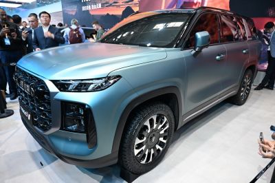 SUV front grille with LED headlights and alloy wheels