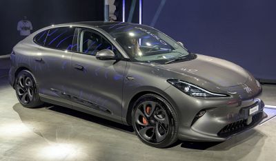 Sleek aerodynamic body with unique modern alloy wheels