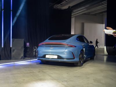 Rear view with continuous LED tail light and aerodynamic design