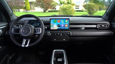 Digital dashboard and central touchscreen infotainment
