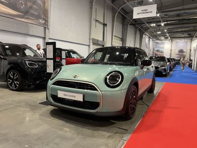 2024 Mini Hatch (F65) 5-door 3/4 front-left view