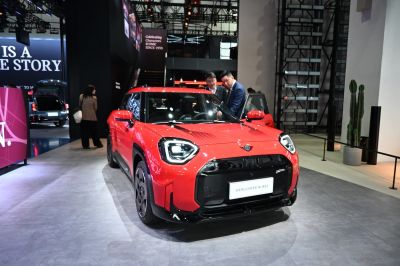 Sporty front view with distinctive LED headlights