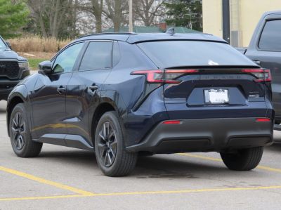 Rear view of the facelifted SUV with updated taillights and aerodynamic design