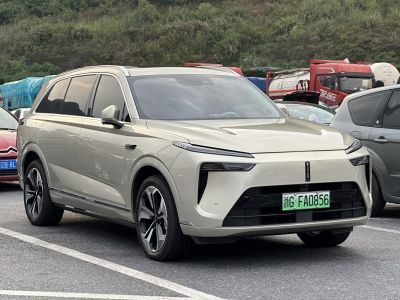 2025 WEY Blue Mountain 3/4 front-right view