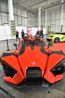 Aggressive angular bodywork and dual-seat open cockpit