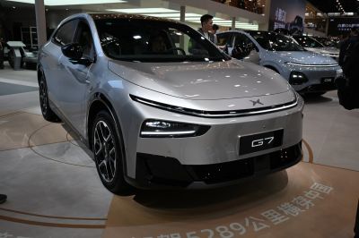 2025 XPENG G7 3/4 front-left view