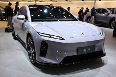 2025 NIO ET5 (facelift 2025) 3/4 front-right view