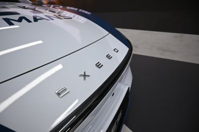 Close-up of rear badge on white Exeed Sterra ES