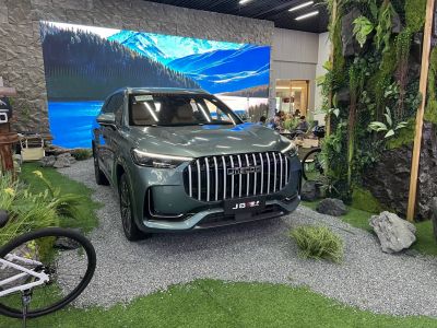 SUV with large vertical grille and slim LED daytime running lights