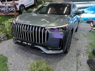 Front view of SUV with vertical grille and LED headlights