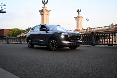 Bold front grille and sleek LED headlights on an SUV