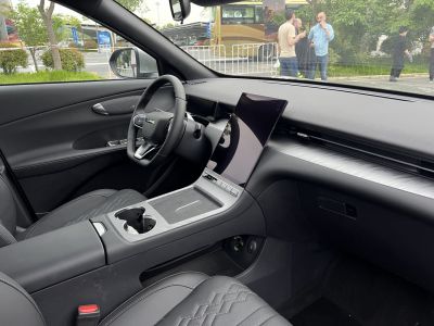 Digital dashboard and vertical central touchscreen in car interior