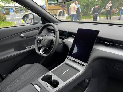 Digital instrument cluster and large vertical touchscreen display