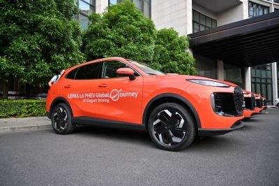 Side profile of a plug-in hybrid SUV with distinctive modern wheels