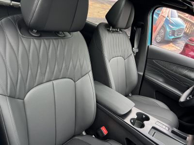 Luxurious leather front seats and center console with armrest